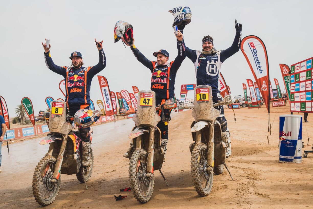 Kevin benavides (arg) for red bull ktm factory racing at the finish line during stage 14 of rally dakar 2023