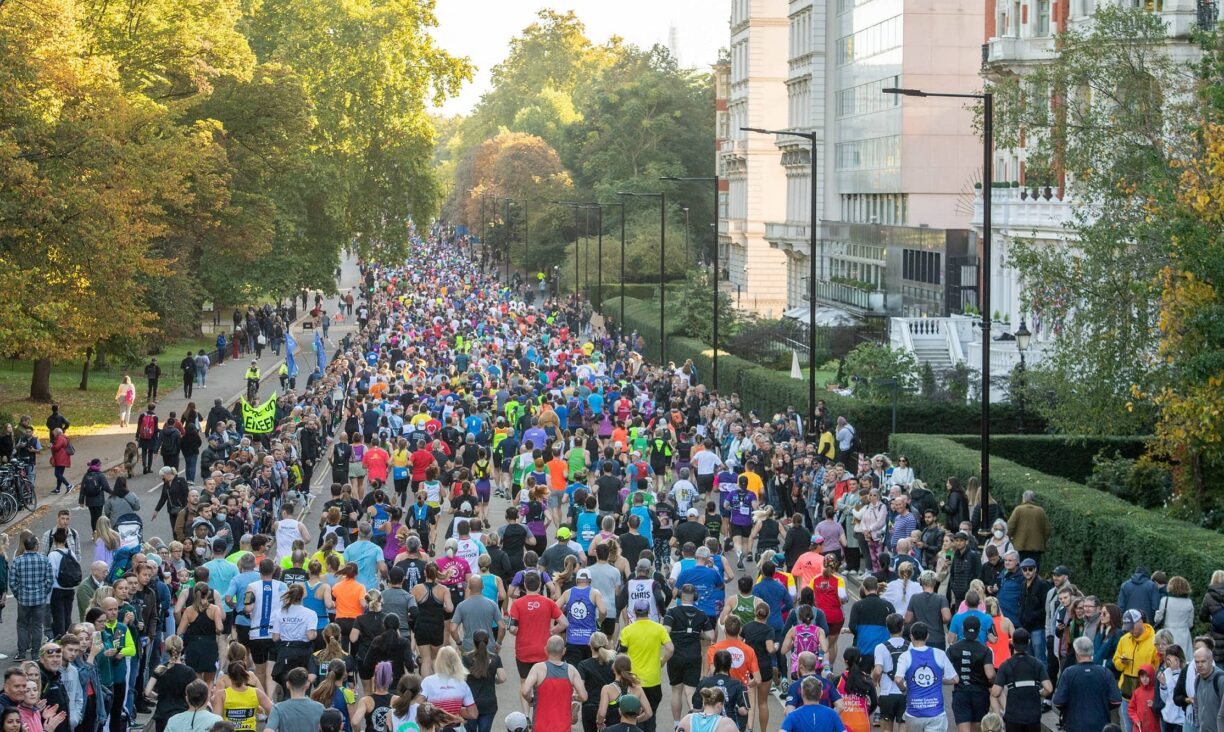 16,000 runners take on iconic royal parks half marathon