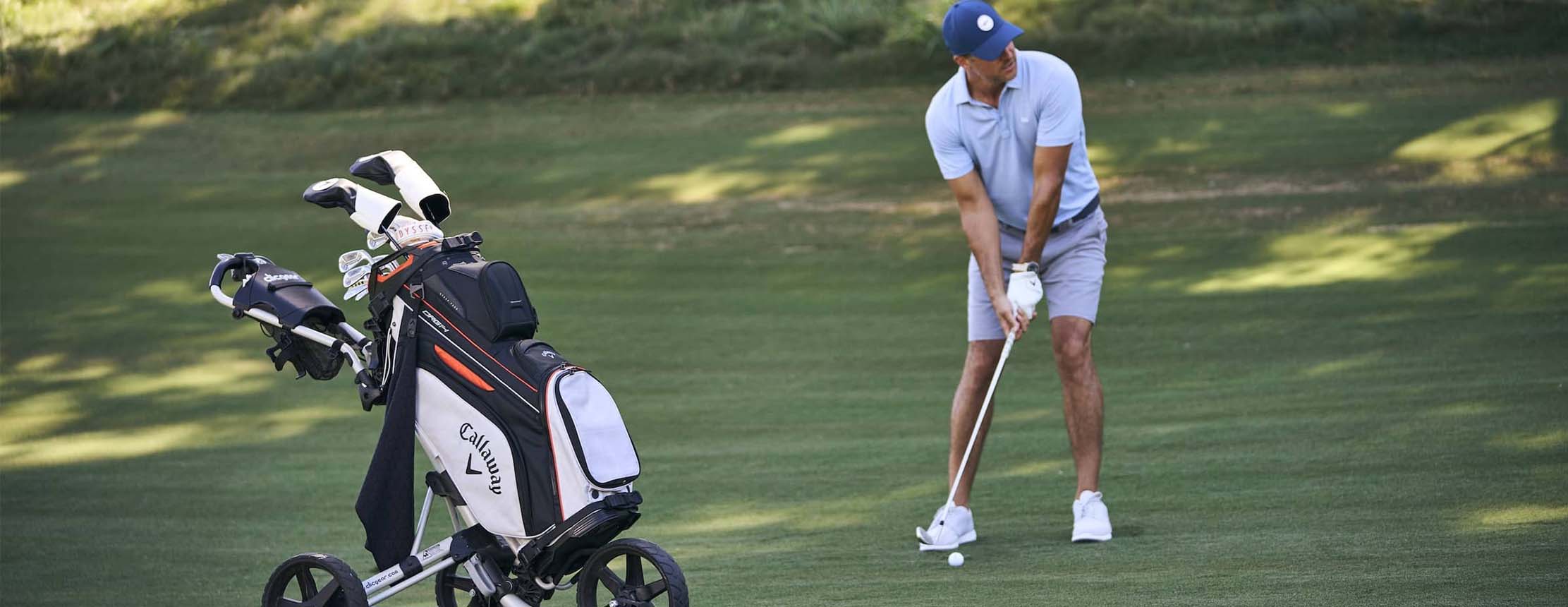 A golfer using callaway org 14 cart bag