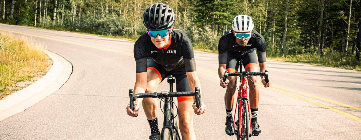 cyclists wearing 4iiii gear
