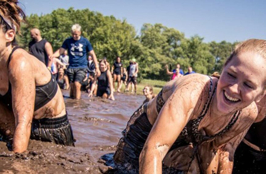 tough mudder women fight their way through mud