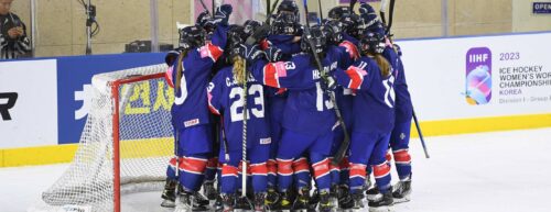 GB Womens Ice Hockey huddle