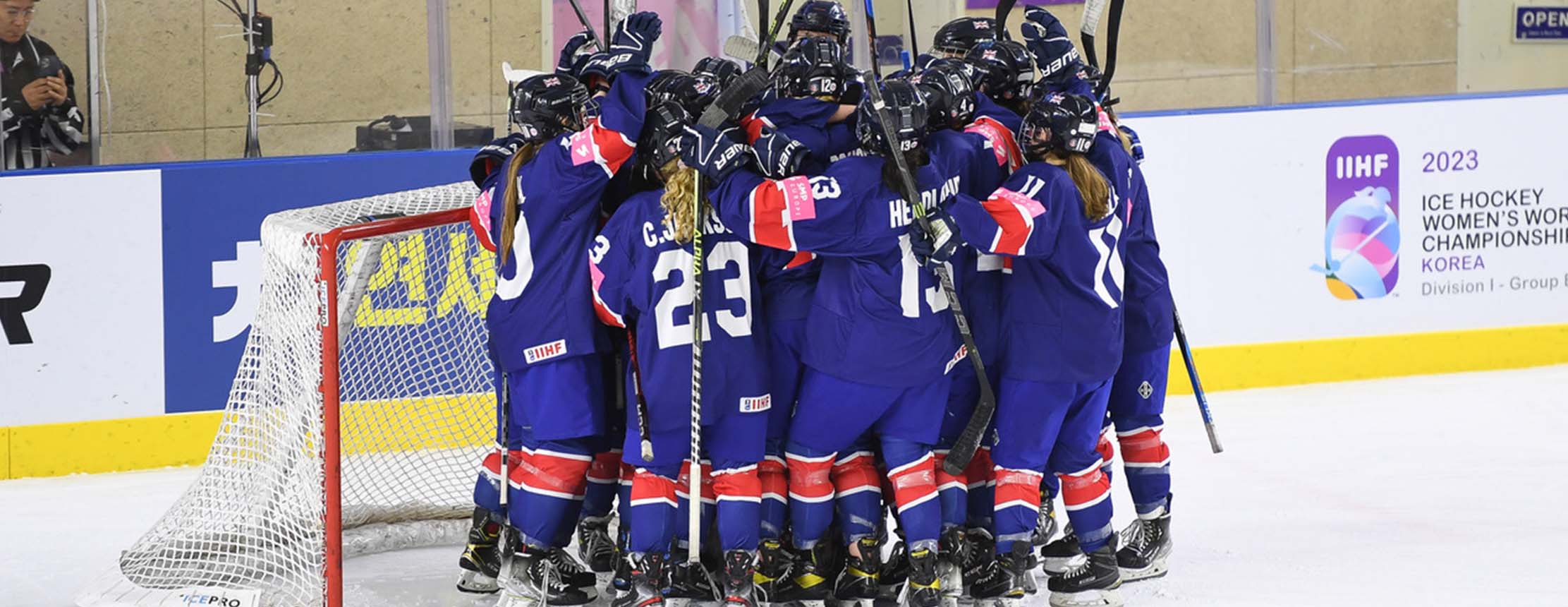 Gb womens ice hockey huddle