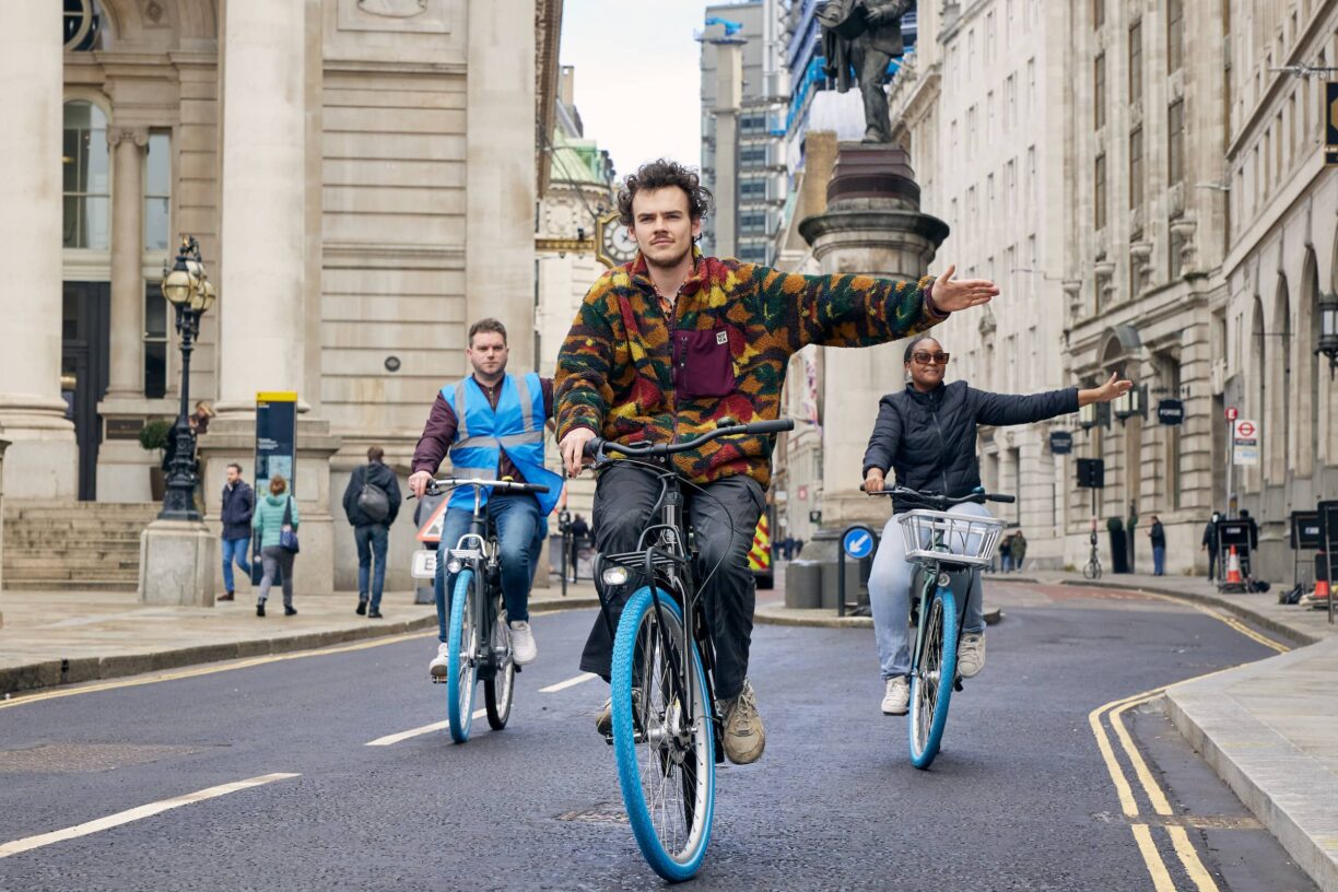 woody cook rides on swapfiets bike