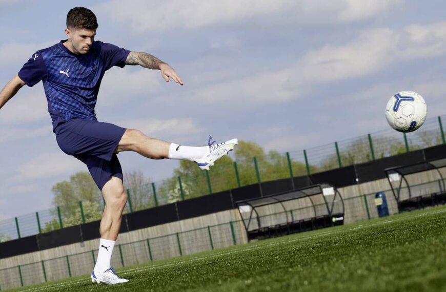 Christian Pulisic kicks a football