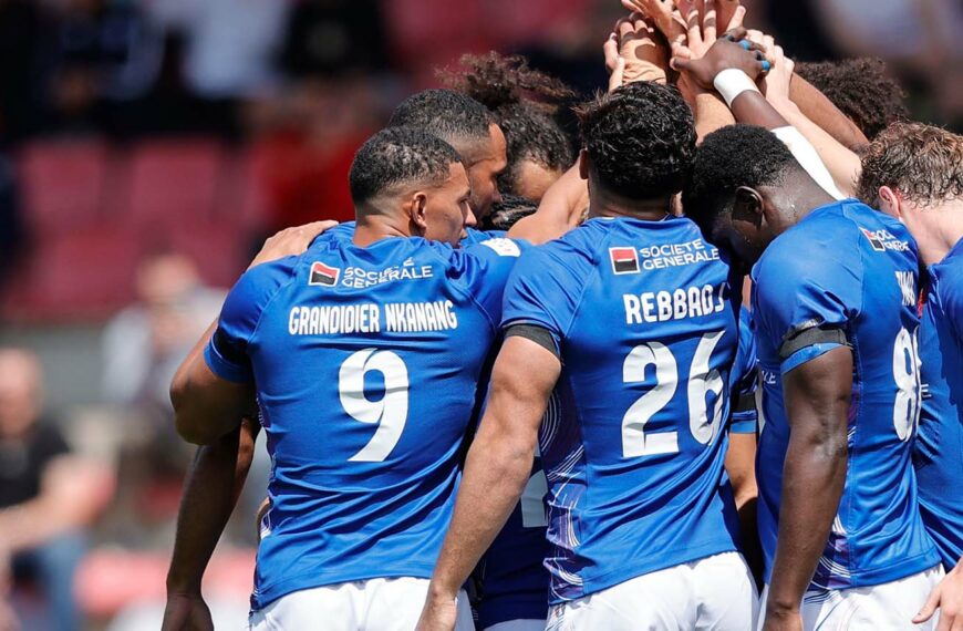 France team huddle before the game against South Africa on day one of the HSBC France Sevens at Stade Toulousain on 12 May, 2023 in Toulouse, France