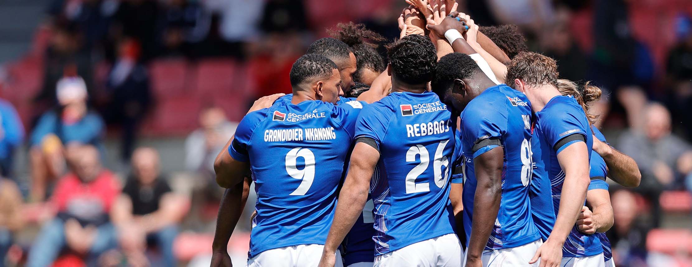 France team huddle before the game against south africa on day one of the hsbc france sevens at stade toulousain on 12 may, 2023 in toulouse, france