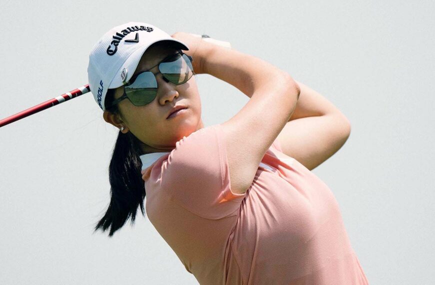 Rose Zhang in golfing action
