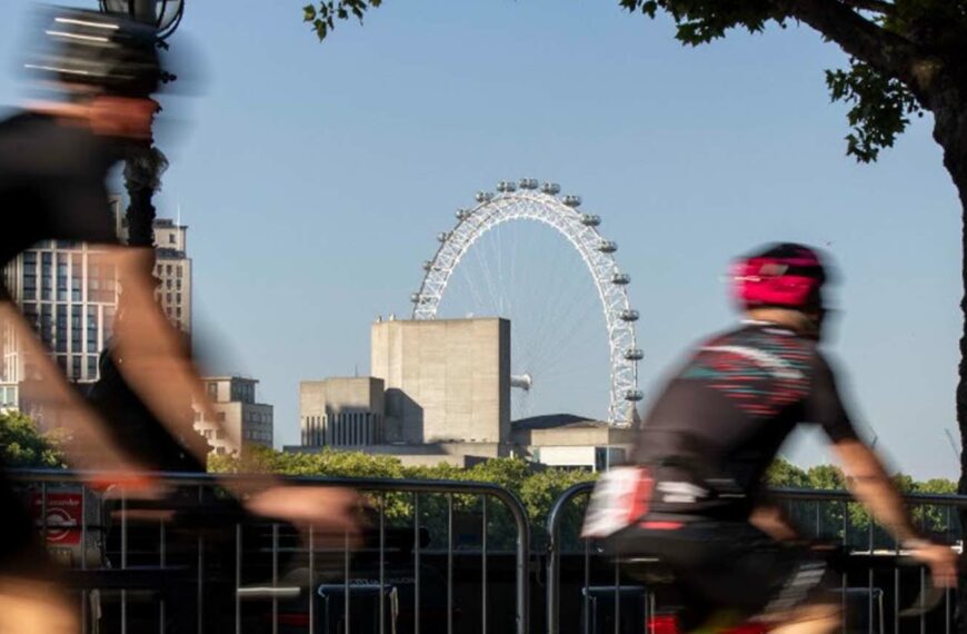 blurred cyclists in view of london eye