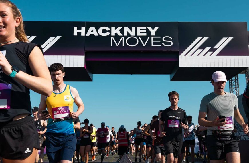 wizz air hackney marathon runners