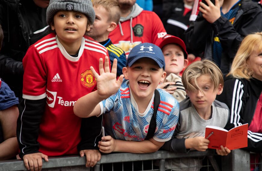 young manchester united supporters