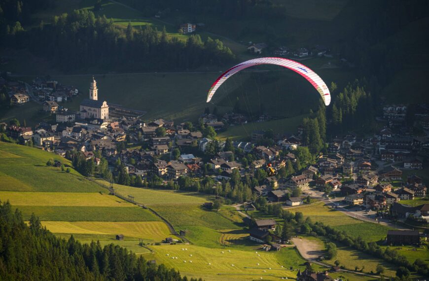 Chrigel Maurer (SUI1) flies during the Red Bull X-Alps in Sexten, Italy on June 17, 2023.