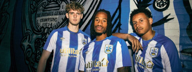 Hudderfield Town home kit 22:23