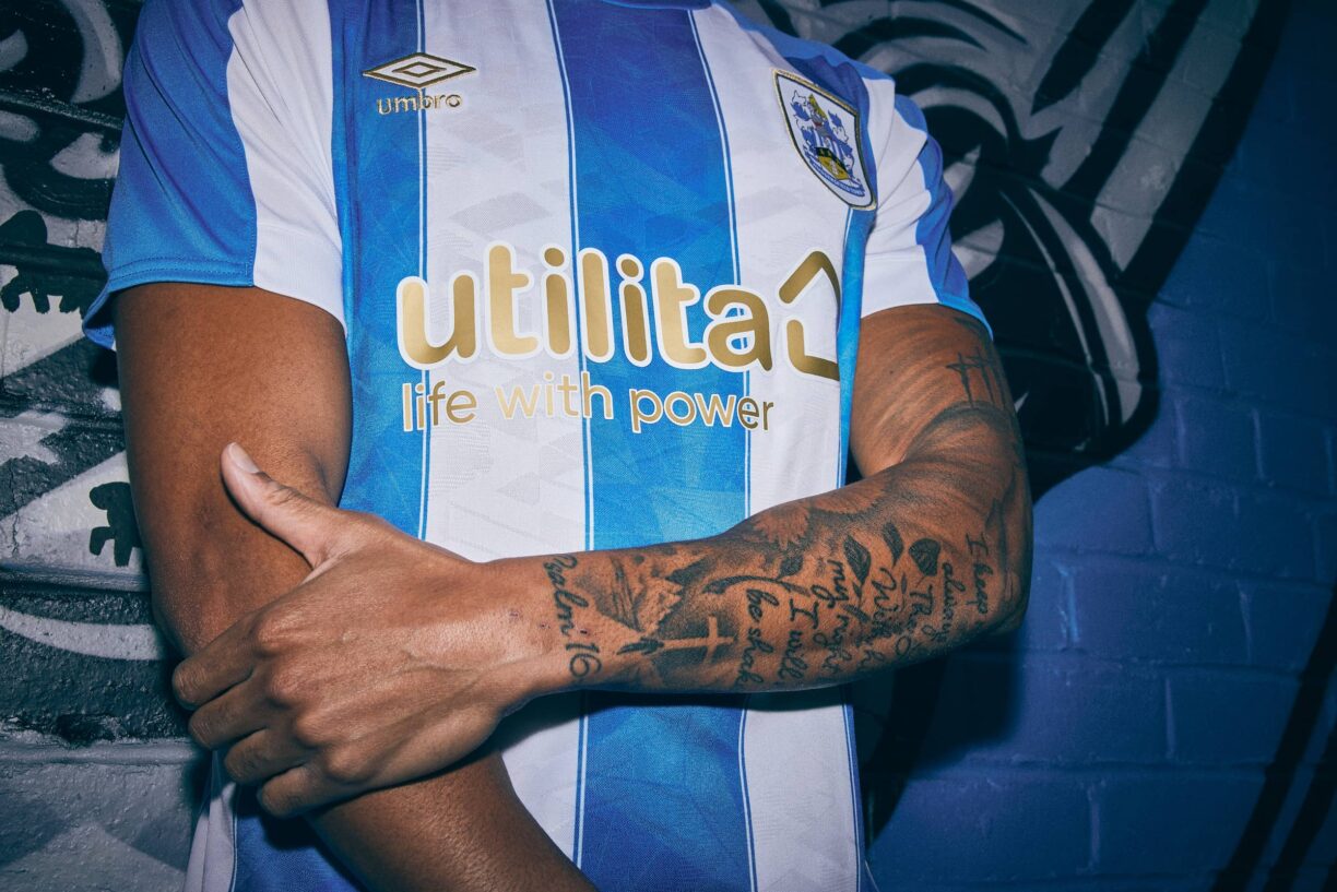 Hudderfield Town home kit 22:23