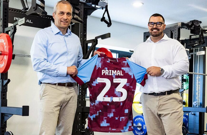 Stuart Hunt (Burnley) and Steven Rinaldi (PRIMAL)