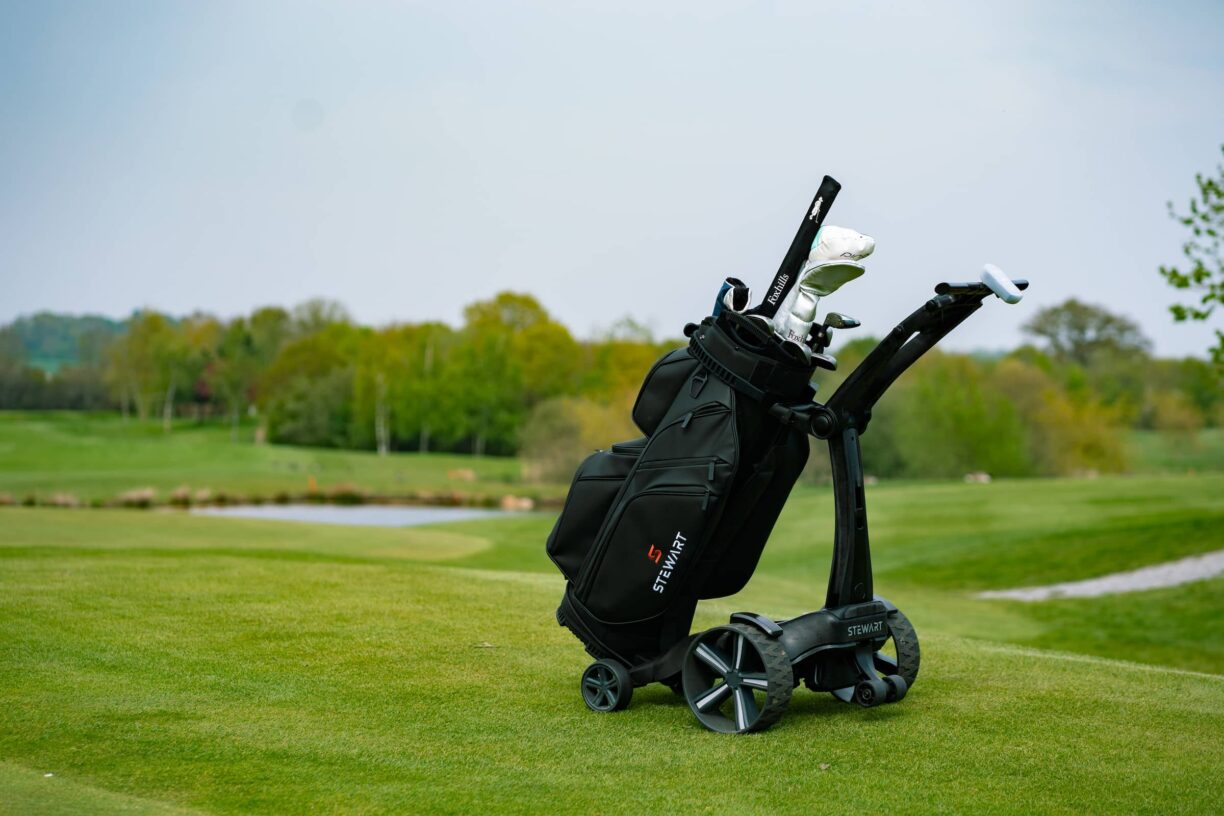 Vertx golf trolley on the course 1