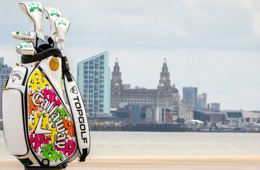 Callaway Golf Bag in front of the Liver Building