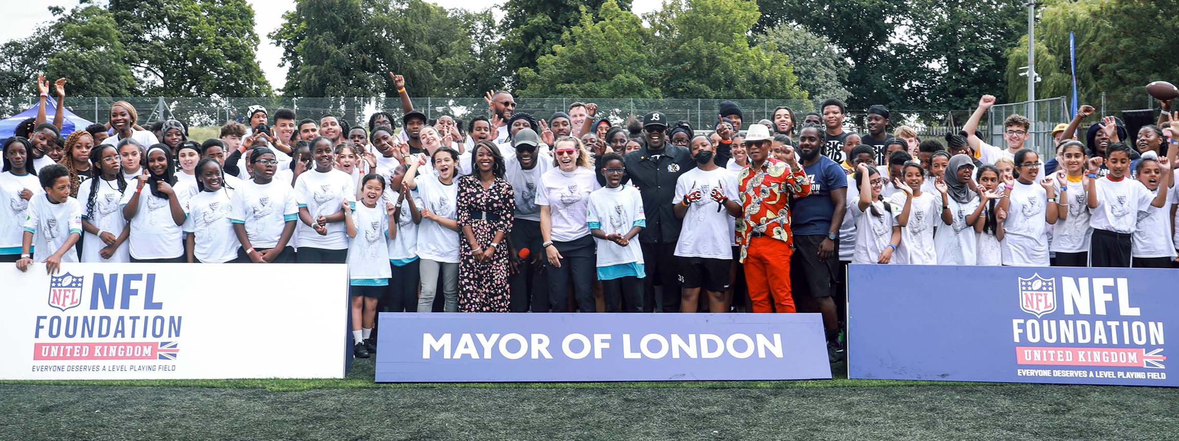 Efe obada, in partnership with the nfl foundation uk, the greater london authority and the bigkid foundation, hosted a youth camp