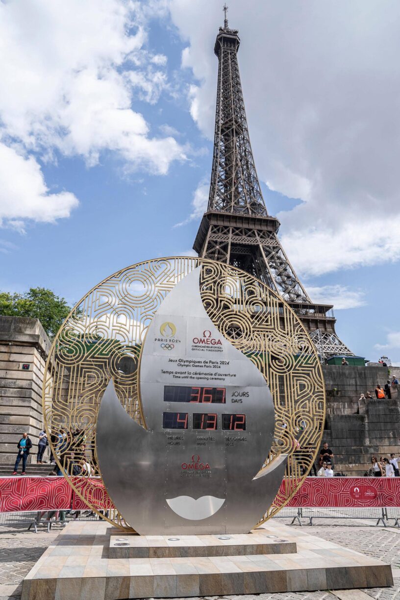 Omega countdown clock in front of the eiffel tower