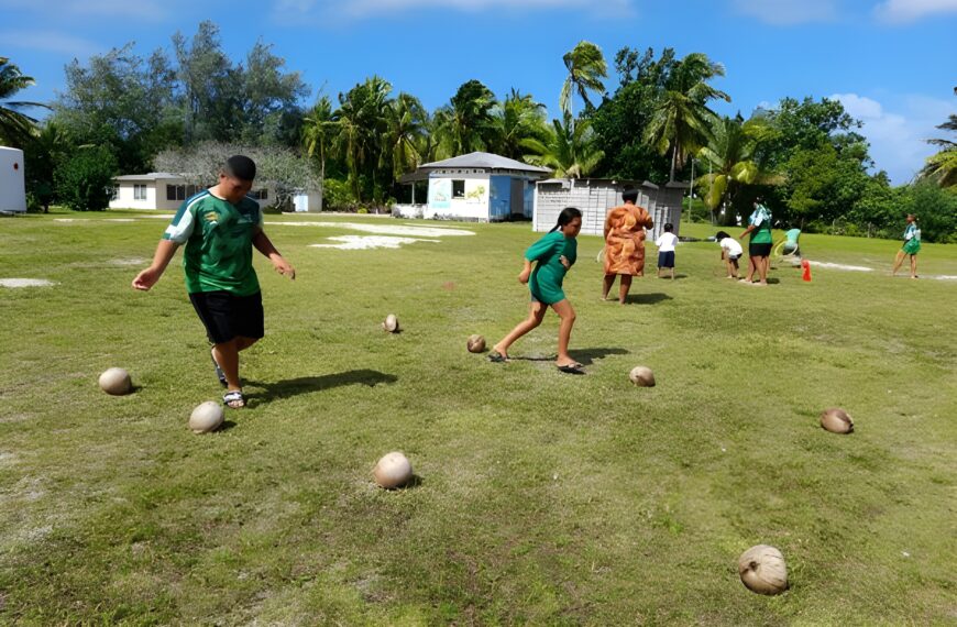 cook island children play football
