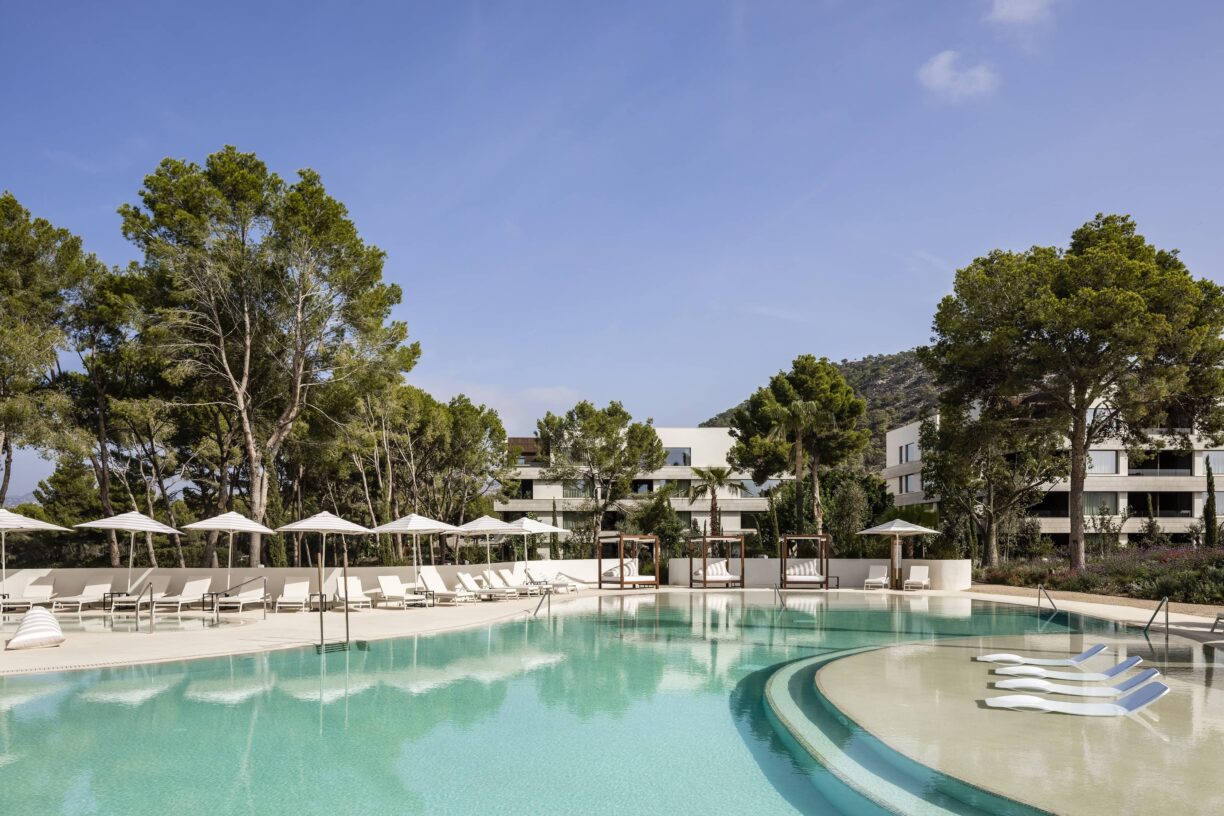 Kimpton Aysla Mallorca Pool area - mid res
