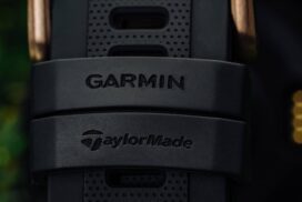Garmin Approach S70, 1.850 in, reloj de golf con GPS premium, color