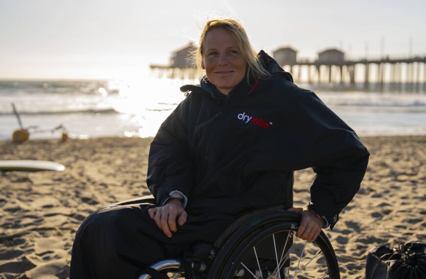 wheelchair user wears dryrobe Adapt