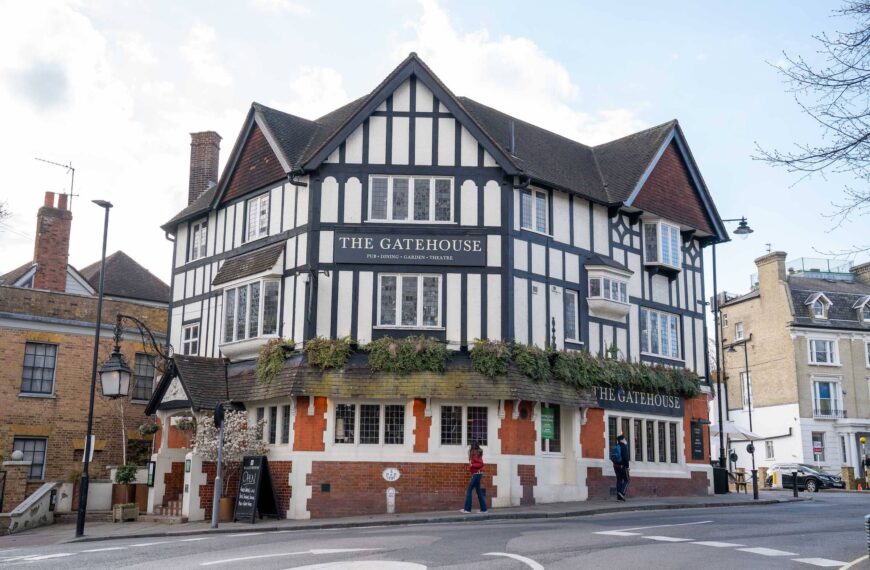 Urban Pubs & Bars - The Gatehouse