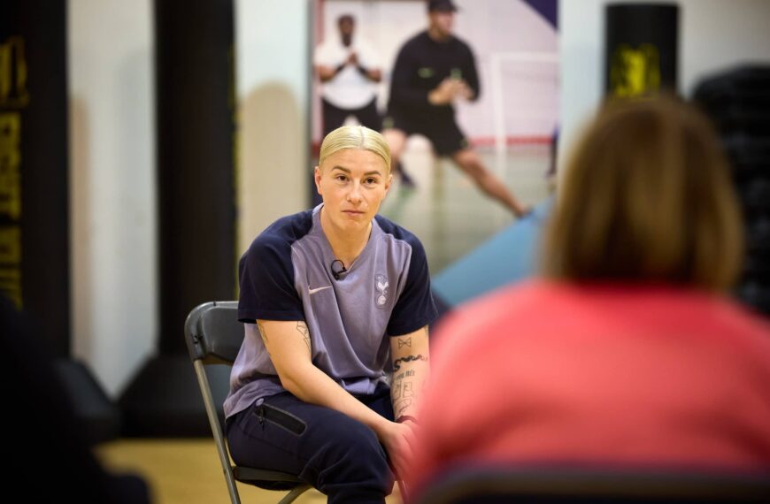 Bethany England at Move 4 U session with Tottenham Hotspur Foundation