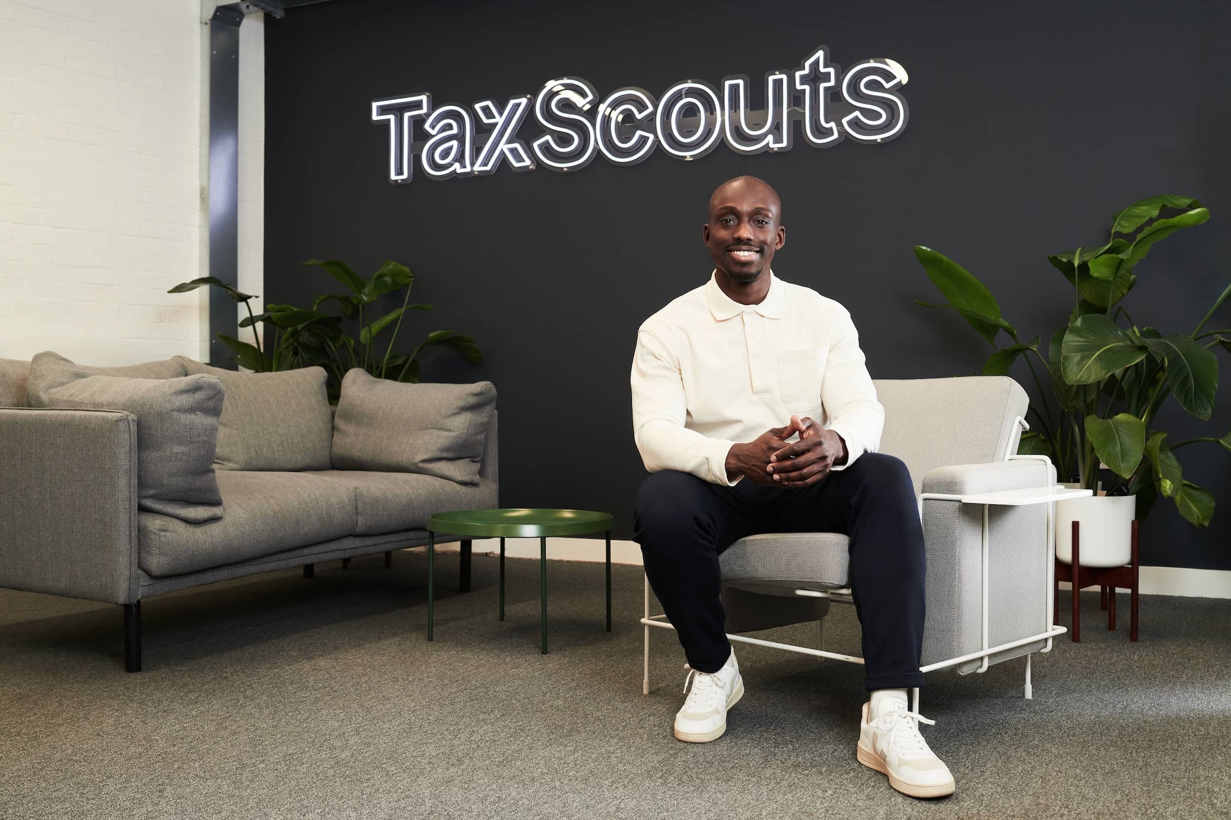 World’s Fastest Accountant, Eugene Amo-Dadzie, Signs With Taxscouts