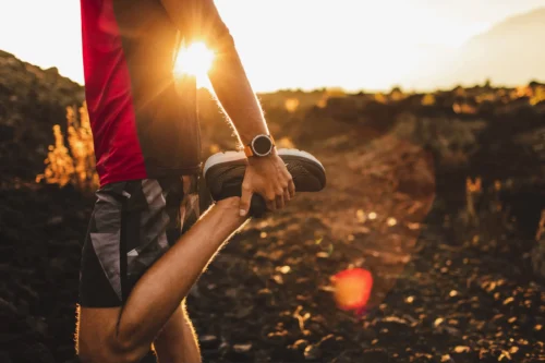 Runner-pulls-one-leg-up-for-stretching