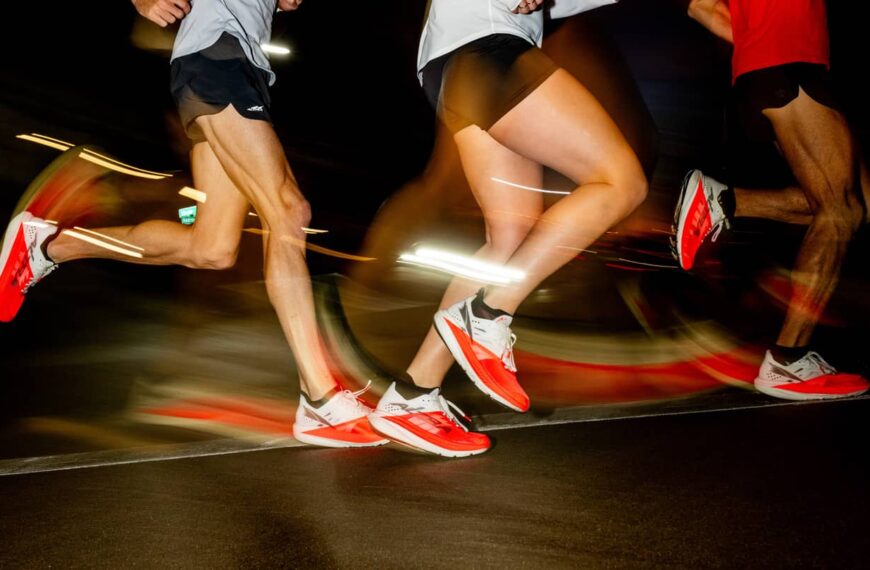 Runners wearing the Altra Vanish Carbon 2