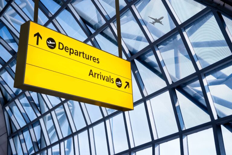 Airport-Departures-and-Arrivals-Board
