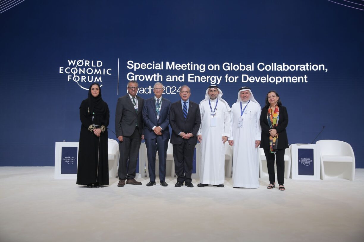 Bill-Gates-and-members-of-the-WEF