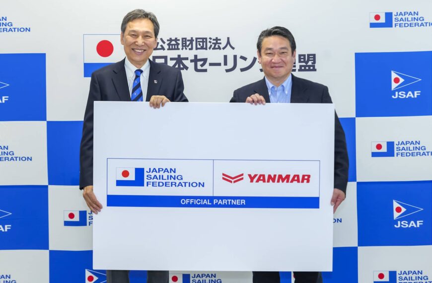 Masuhiro Banba, President of the Japan Sailing Federation, and Tsutomu Murayama, Head of the Sports Business Office at Yanmar Holdings Co., Ltd.