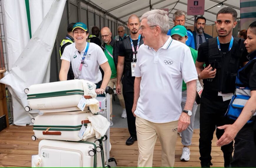 Paris 2024 welcomes first athletes as Olympic Village opens – IOC President Bach pays a visit