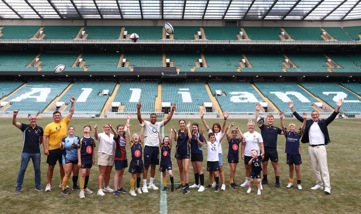 Players and supporters from from Teddington RFC alongside rugby legends Rachael Burford Anthony Watson Marlie Packer and Will Greenwood