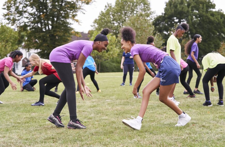 Active LDN - Young women outside