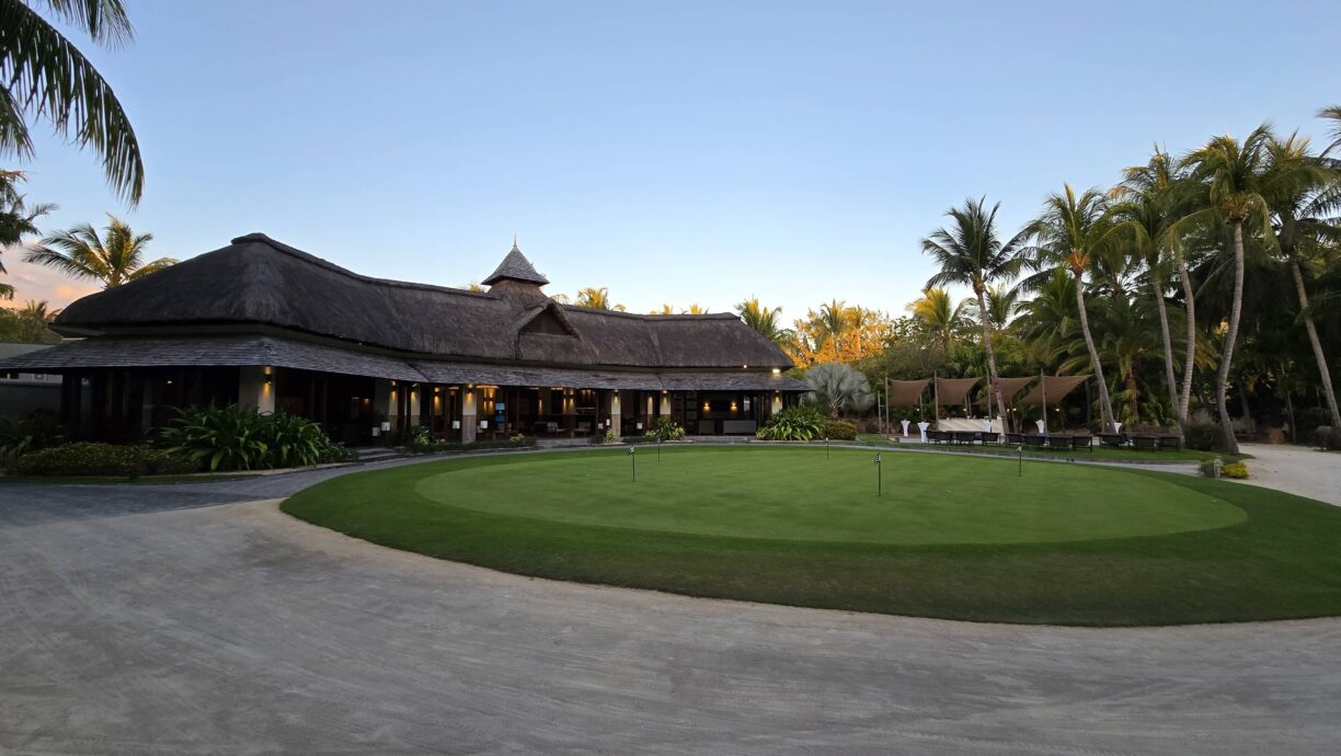 Paradis Beachcomber Golf Club House