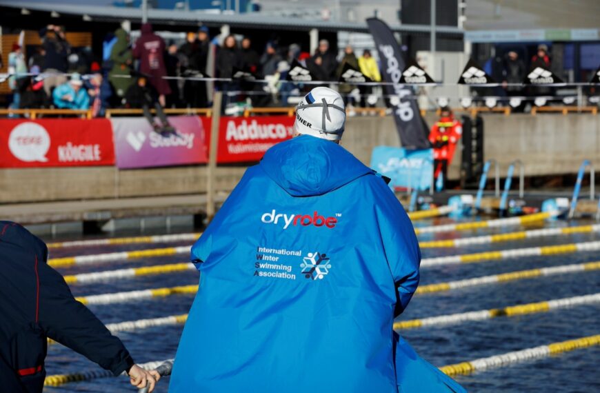 Swimmer wearing dryrobe jacket