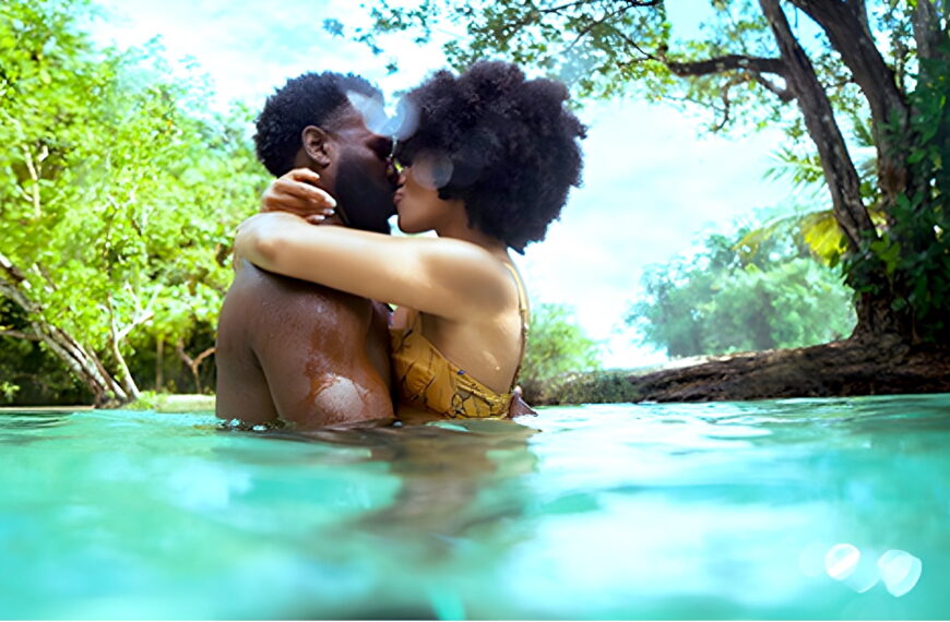 Couple kiss in Jamaican waters