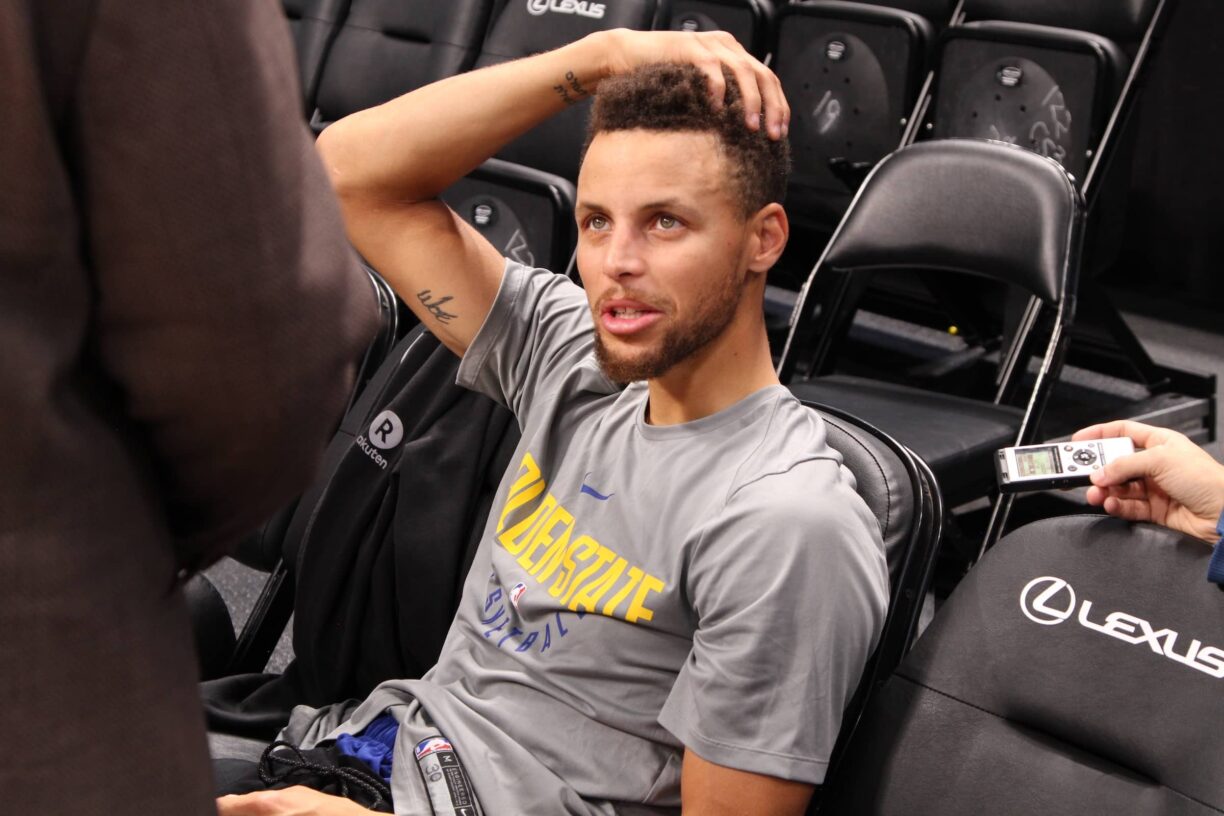 Stephen Curry Talking to Reporters