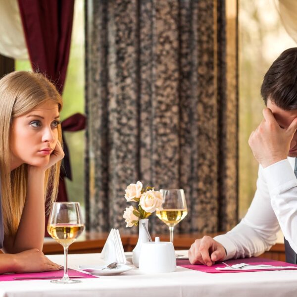Couple is getting bored on first date