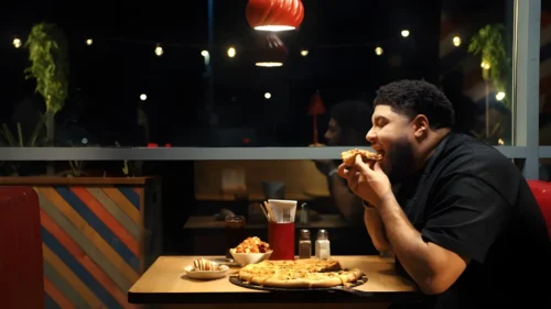 Big Zuu eating Pizza