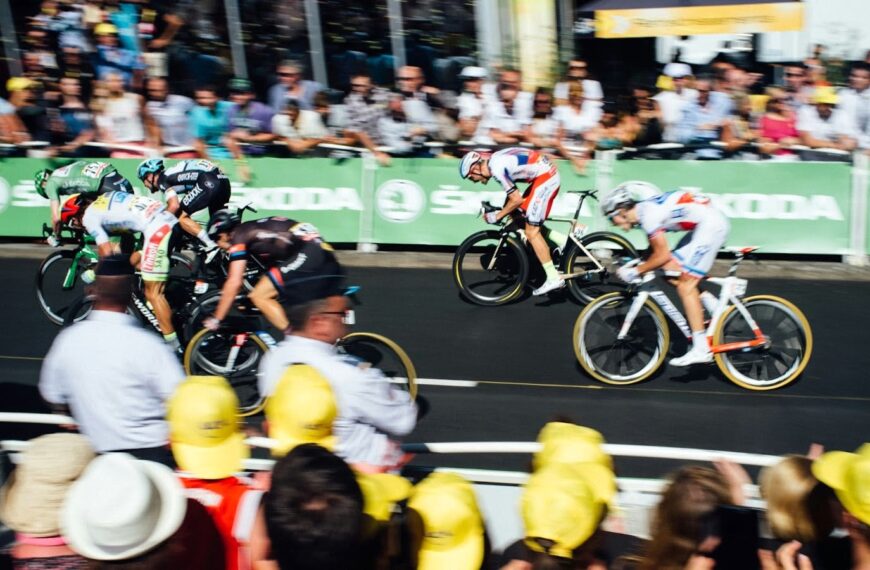 Cyclists on Tour De France