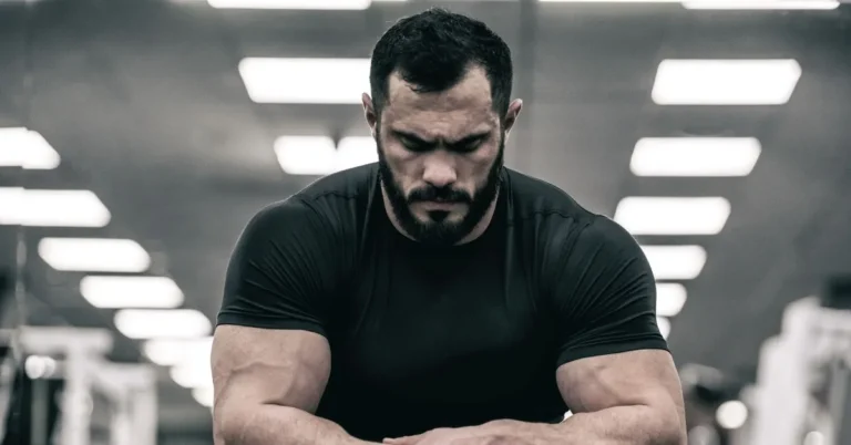 Man-looks-down-and-depressed-in-gym