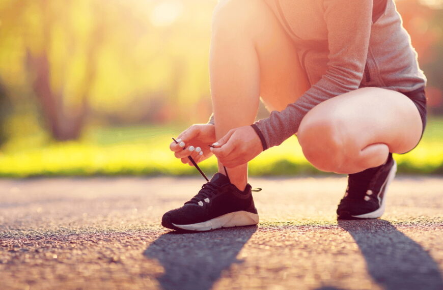 Runner ties up laces on shoes