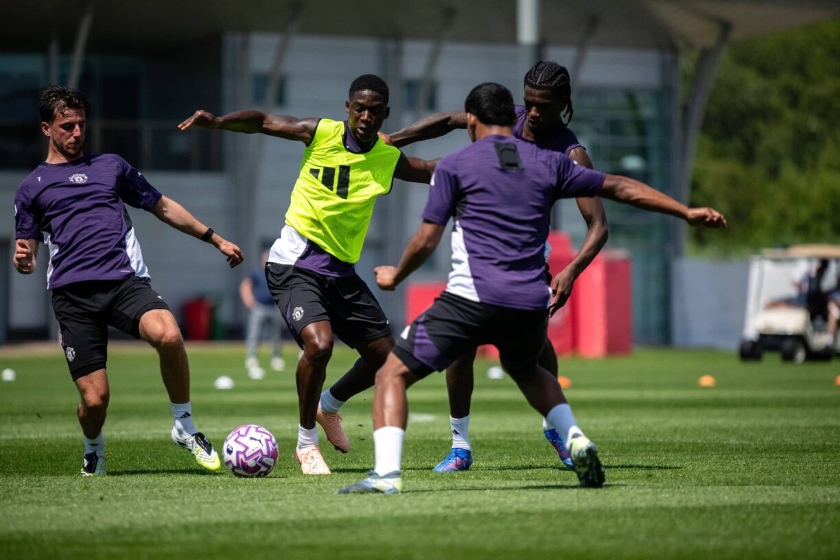 Manchester United Players Training Wearing STATSsports equipment