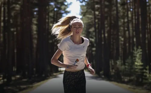 Eilish McColgan Road Running With SIS Bar