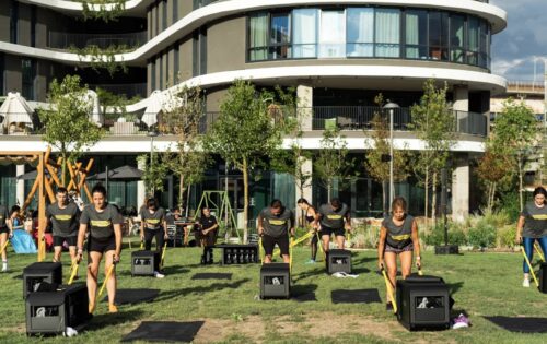 Millenials in Technogym shirts working out